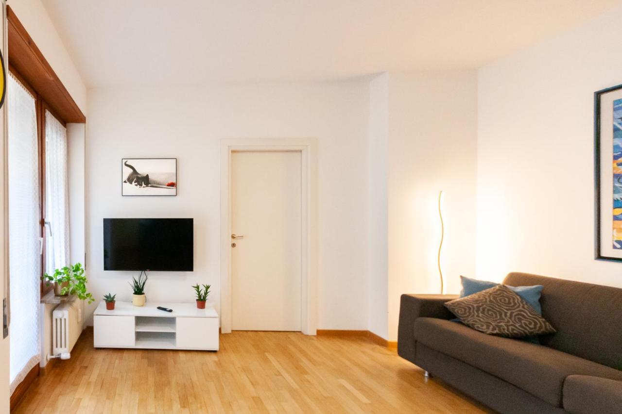 Tranquillo Bilocale Vicino Al Centro Storico Apartment Bolzano Bagian luar foto